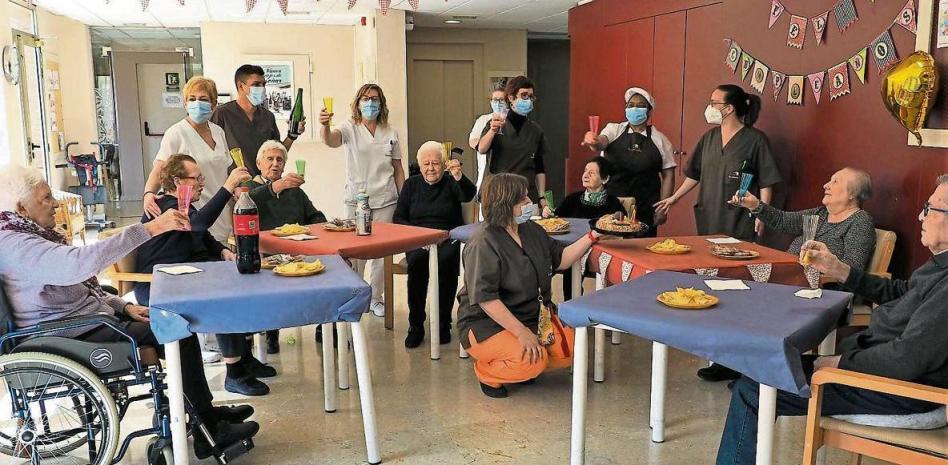fotografia de la residencia de La Vostra Llar La Rambla de l’Hospitalet de Llobregat en una celebracion
