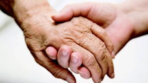 Los talleres intergeneracionales en las residencias de ancianos