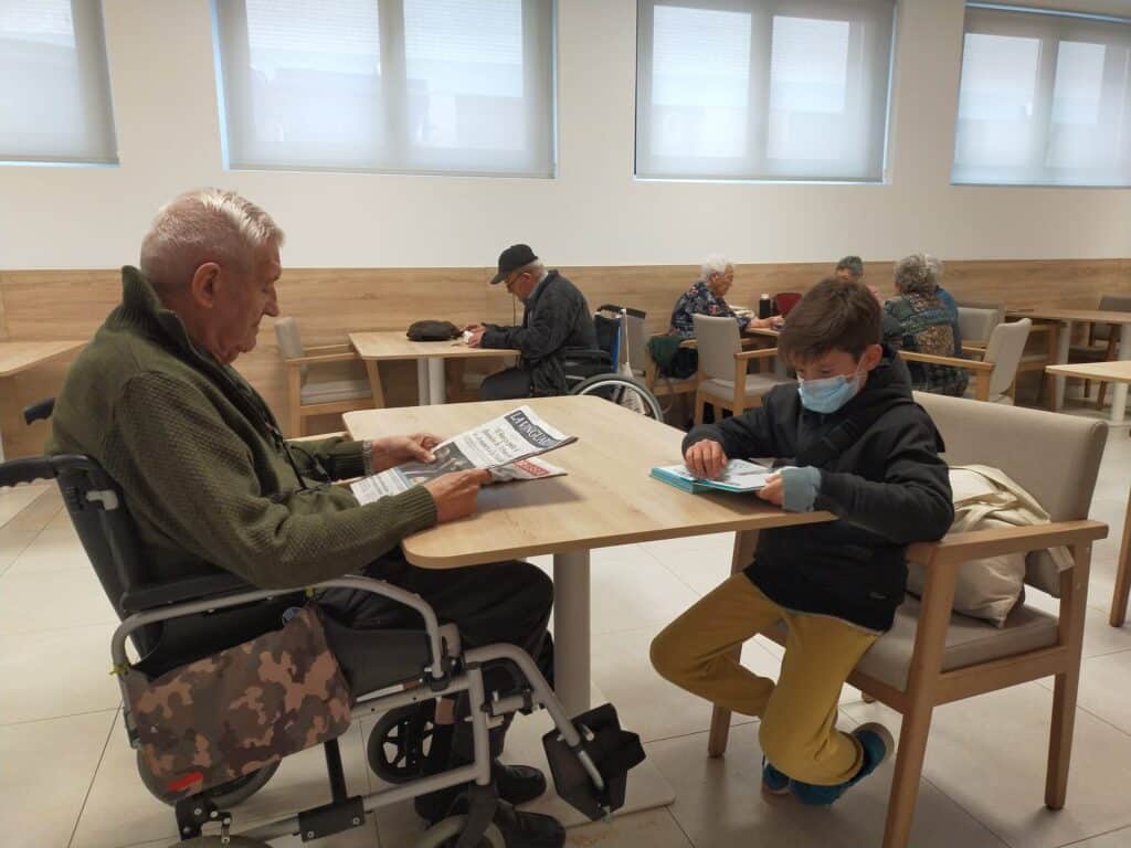 la familia en la residencia de ancianos