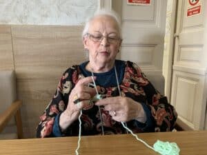 residencia de ancianos y costura