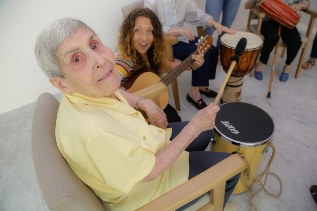 Cómo elegir la mejor residencia para una persona mayor: factores clave